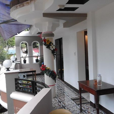 Vali-Joe Travel Lodge إل نيدو المظهر الخارجي الصورة